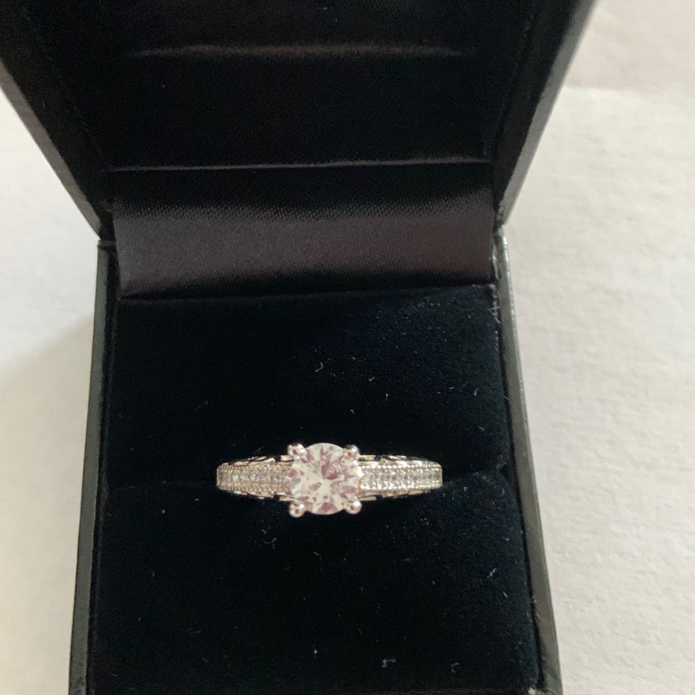 Ring new size 7 silver and diamond look